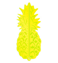 Regla con forma de  piña tropical